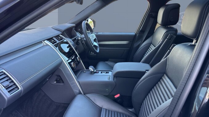 Land Rover Discovery 3.0 D350 Dynamic SE 5dr Auto Diesel Station Wagon - Image 3